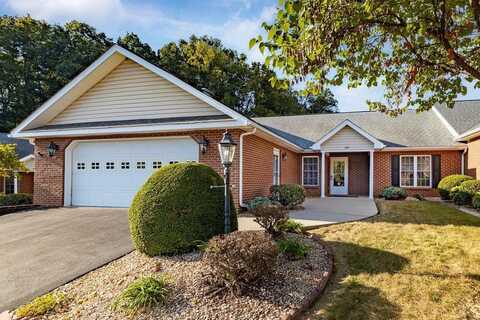 206 RED OAK DR, STAUNTON, VA 24401