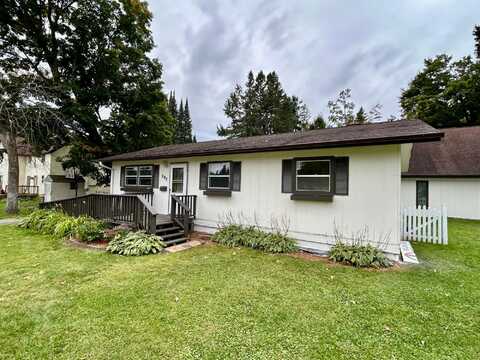 202 HAZELDELL AVE S, Crandon, WI 54520