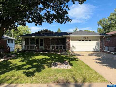 4925 Cresthaven Drive, Lincoln, NE 68516