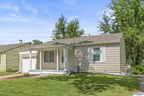 5846 Sahler Street, Omaha, NE 68104