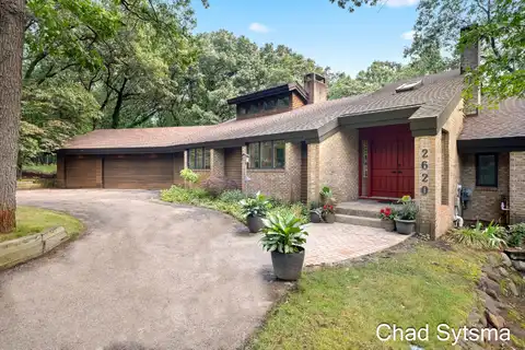 2620 Oak Ridge Trail NE, Grand Rapids, MI 49525
