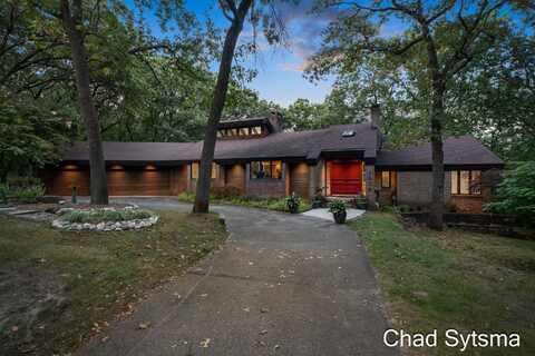 2620 Oak Ridge Trail NE, Grand Rapids, MI 49525