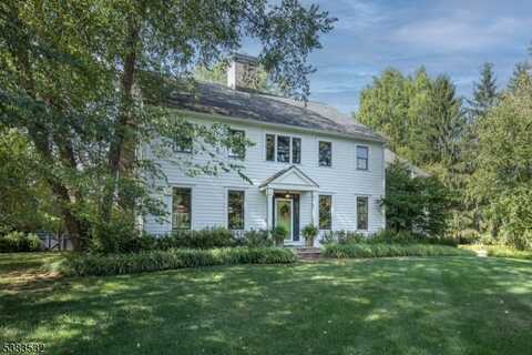 4 Sugar Maple Row, Chester, NJ 07930
