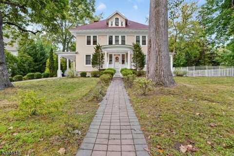 285 Maple St, Englewood, NJ 07631