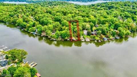 8 Oneida Ave, Hopatcong, NJ 07843