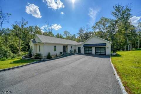 43 Old Mill Rd, Mendham, NJ 07945