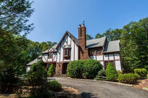 12 Glenbrook Dr, Mendham, NJ 07945
