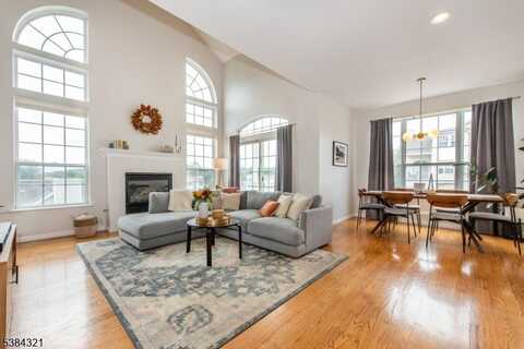 2 Wildflower Ln, Morris, NJ 07960