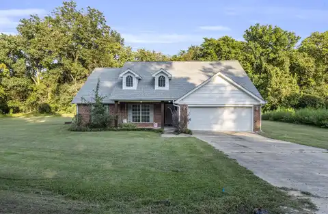 386 Edinburgh Dr, Starkville, MS 39759