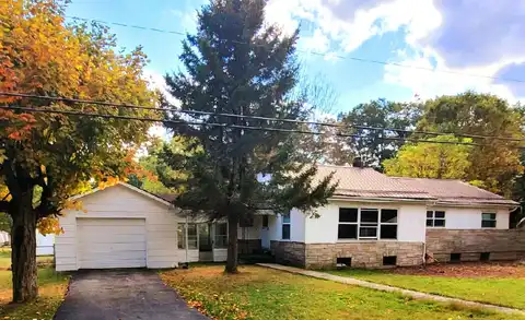 144 Monroe St, Rupert, WV 25984