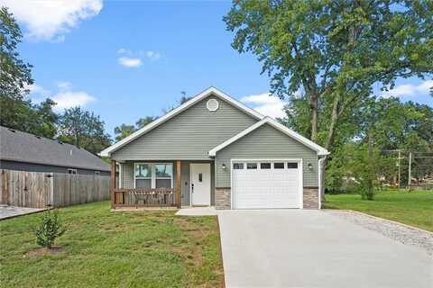 124 E Pacific Avenue, Osawatomie, KS 66064