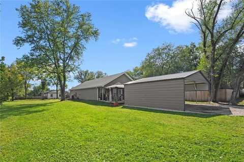 124 E Pacific Avenue, Osawatomie, KS 66064