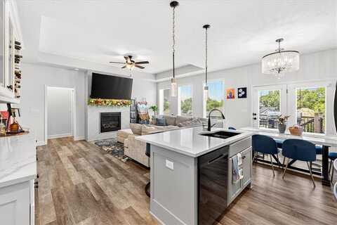 9518 N Lenox Place, Kansas City, MO 64154