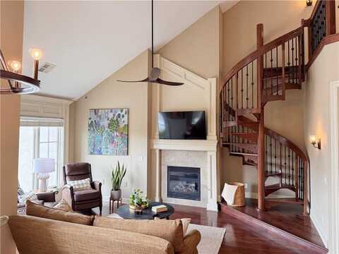 10511 Mission Road, Leawood, KS 66206
