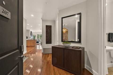 10511 Mission Road, Leawood, KS 66206