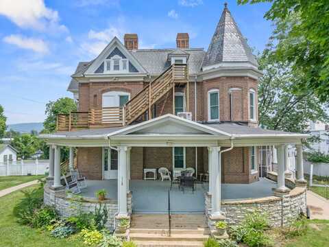 118 N MUHLENBERG ST, WOODSTOCK, VA 22664