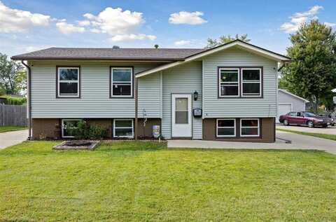 4517 Pineview Dr NE, Cedar Rapids, IA 52402