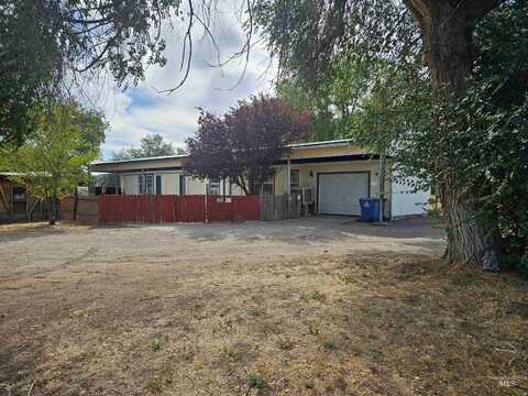 713 Sw Paiute Street, Mountain Home, ID 83647
