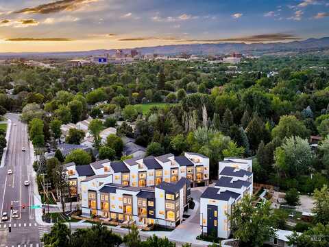 2050 S Mackinnon Ln, Boise, ID 83706