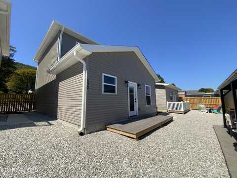 329 7Th St, Rocky Top, TN 37769