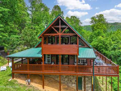 611 Medlin Drive, Gatlinburg, TN 37738