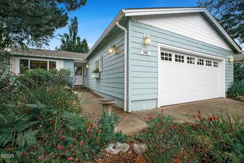 745 SE Bird Avenue, Waldport, OR 97394