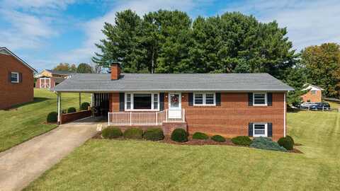 118 FOX HILL DR, Staunton, VA 24401