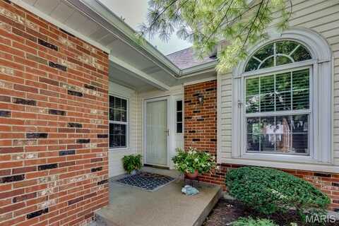 7366 Westover Colonial Lane, Shrewsbury, MO 63119