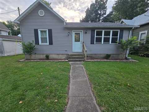 105 S Maple Street, Stonington, IL 62567