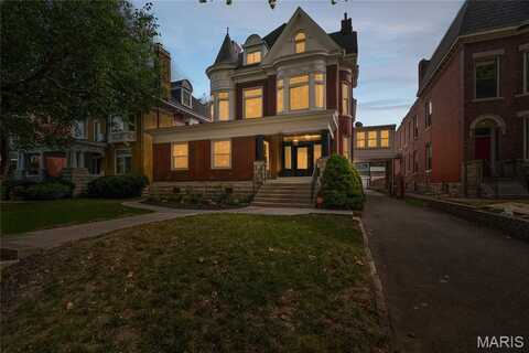 4362 W Pine Boulevard, Saint Louis, MO 63108