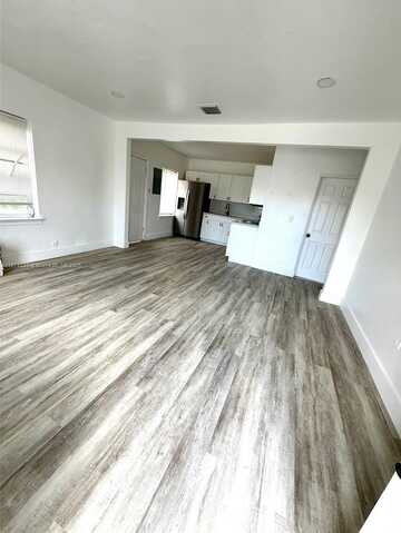 1249 NW 57th St, Miami, FL 33142