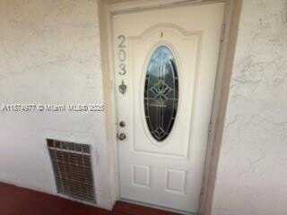 300 S Hollybrook Dr, Pembroke Pines, FL 33025