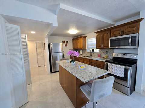 9359 Fontainebleau Blvd, Miami, FL 33172