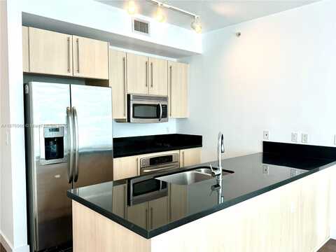 1111 SW 1st Ave, Miami, FL 33130