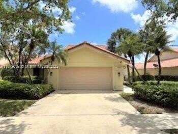 2820 Cuyahoga Ln, West Palm Beach, FL 33409