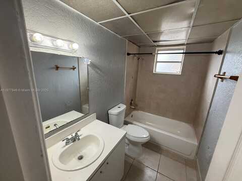575 W 69th St, Hialeah, FL 33014