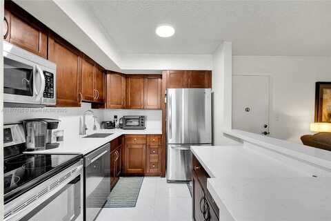 10401 E Clairmont Cir, Tamarac, FL 33321