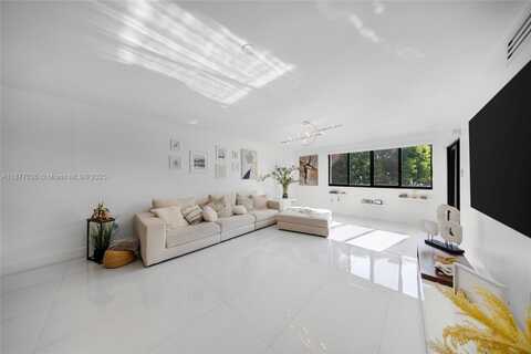 420 W Park Dr, Miami, FL 33172