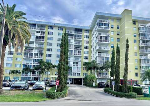 4400 Hillcrest Dr, Hollywood, FL 33021
