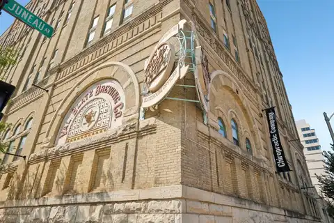 270 E Highland Ave, Milwaukee, WI 53202