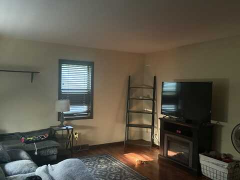 264 Parkview Dr, Burlington, WI 53105