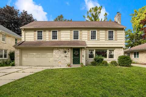 2545 N Swan Blvd, Wauwatosa, WI 53226