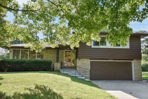 8601 N Manor Ln, Fox Point, WI 53217