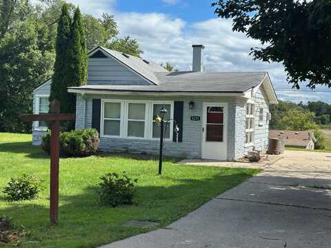 8231 Chara Dr, Burlington, WI 53105