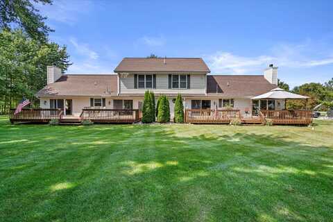 W380n6368 Florence Ln, Oconomowoc, WI 53066