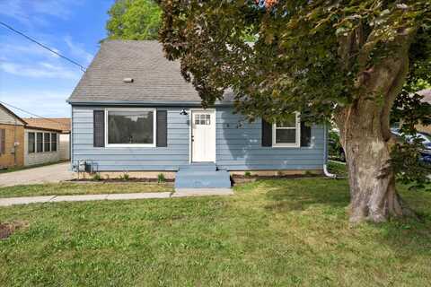 4561 S Kansas Ave, Saint Francis, WI 53235