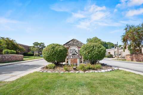 425 W Willow Ct, Fox Point, WI 53217