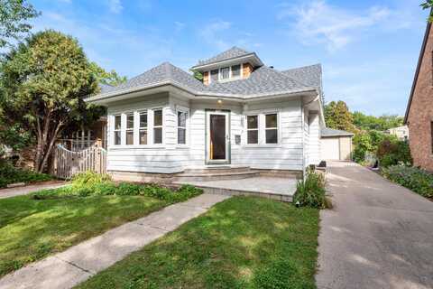 2560 N 65th St, Wauwatosa, WI 53213
