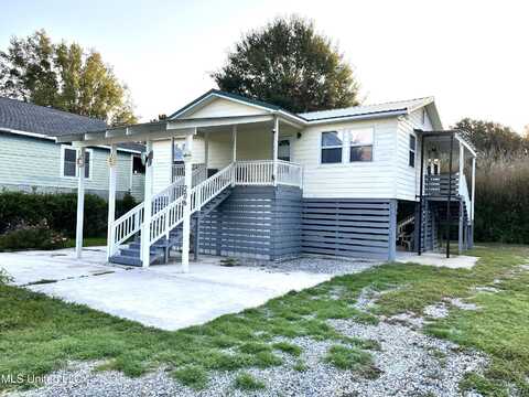 206 Gulf Drive, Waveland, MS 39576