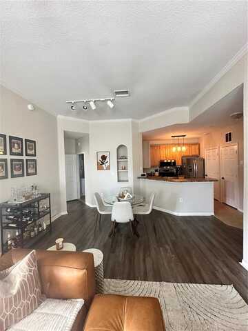 2406 COURTNEY MEADOWS COURT, TAMPA, FL 33619